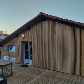 Chalet au bord du lac，位于艾达的酒店