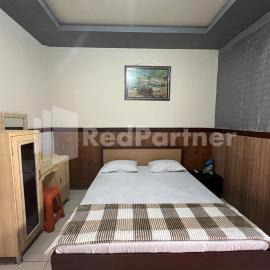 Hotel Dewi near GOR Merdeka Jombang Mitra RedDoorz，位于Jombang的酒店