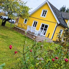 Obstgarten Mörlunda, 5 min zum Badesee, Småland, Sauna, AutoCharging，位于Mörlunda的酒店