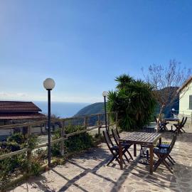 Agriturismo L'Ulivo E Il Mare，位于莫内利亚的酒店