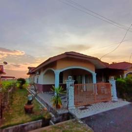 Ebnur Homestay，位于亚娄的酒店