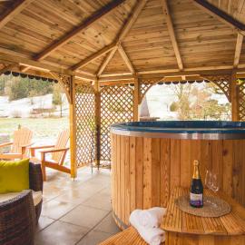 Le Chalet Bed&Bath -Chez Les Alfreds，位于Soubey的酒店