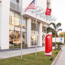 Ramada Hotel & Suites Campos Pelinca，位于坎普斯戈伊塔卡济斯的酒店