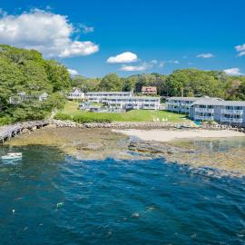 Smuggler's Cove Inn，位于Boothbay的酒店