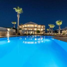 San Giovanni Beach Resort and Suites，位于雷夫卡达镇的酒店