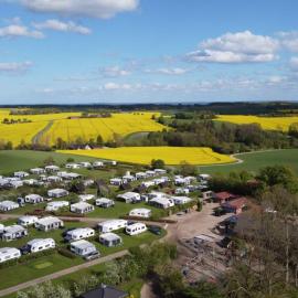 Løgballe Camping & Cottages，位于Stouby的酒店