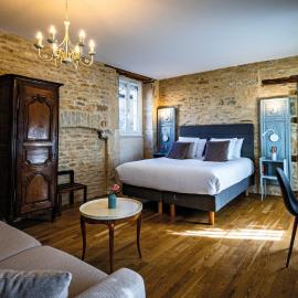 Logis Relais de la Source，位于Saint-Seine-lʼAbbaye的酒店