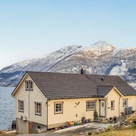Beach Front Home In Tørvikbygd With Wifi，位于Tyrvikbygd的酒店