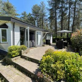 Luxe vakantiehuis in het bos，位于Overbroek的酒店