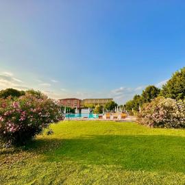 Hotel Bella Lazise，位于拉齐塞的酒店