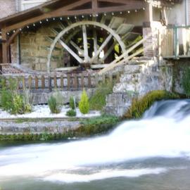 Logis - Hôtel & Restaurant Moulin Des Forges,位于圣奥梅尔昂绍塞的酒店