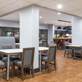 Hampton Inn Athens，位于阿森斯的酒店