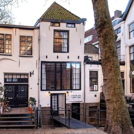 Hofje van Sint Jan，位于豪达的酒店