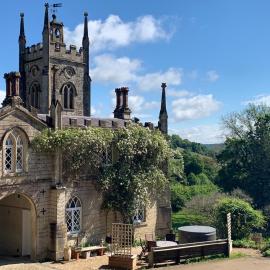Midford Castle Sport and Wellness Resort，位于巴斯的酒店