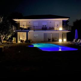 House Aronija with Swimming Pool，位于Grude的酒店