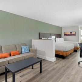 Quality Inn & Suites Orlando East - UCF Area，位于奥兰多的酒店
