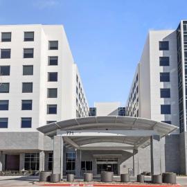 Embassy Suites By Hilton Irving Las Colinas,位于欧文的酒店