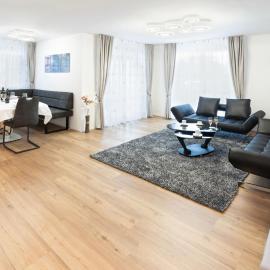 Exklusive 2,5 Zimmer Wohnung，位于埃申茨的酒店