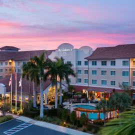 Residence Inn by Marriott Fort Myers at I-75 and Gulf Coast Town Center，位于埃斯特罗的酒店