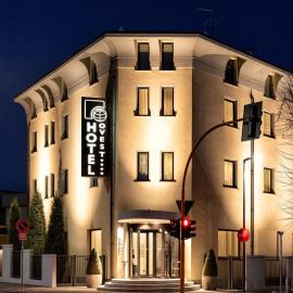 Hotel Ovest，位于皮亚琴察的酒店