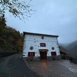 Etxeberriko Borda，位于埃特克萨拉尔的酒店