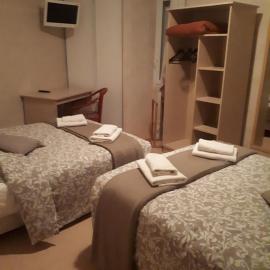 HOTEL RESTAURANT LE CENTRE，位于Comblanchien的酒店