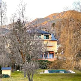 Acogedor alojamiento en Martinet, Cerdanya, Puigcerdá，位于马尔蒂内特的酒店