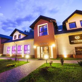 Biała Akacja Resort & Business，位于普鲁德尼克的酒店
