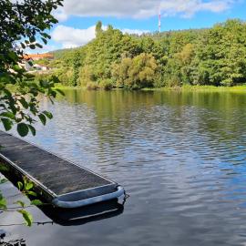 Maison d'hôte au bord de la Rivière avec jacuzzi，位于埃皮纳勒的酒店