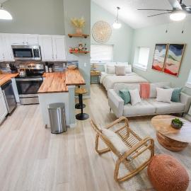 The StayAwhile Studio，位于劳伦斯的酒店