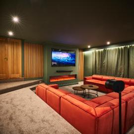 The Old Stables - Hot Tub, Sauna and Cinema，位于阿利士的酒店