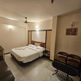 HOTEL MERILIN，位于埃罗德的酒店