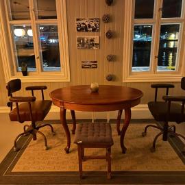 1. etg i Dampskipsbrygga, Lødingen havn，位于勒丁恩的酒店