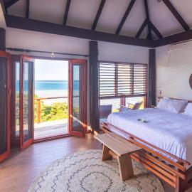 Private Oceanfront Fijian Villa Sleeps 8，位于马洛洛的酒店