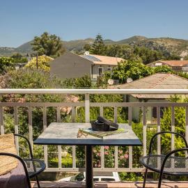 Rosilion Studios & Apartments