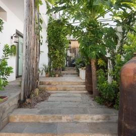 Altanure Almatere - Food Forest Boutique Stay,位于塔维拉的酒店