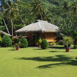 Rops Location Huahine，位于Parea的酒店