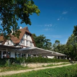 Boutique Hotel Waldhaus beider Basel，位于比尔斯费尔登的酒店