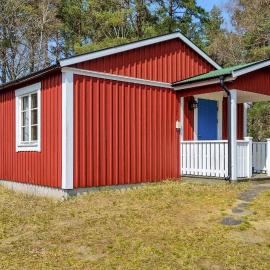 Gorgeous Home In Jämjö With Kitchen，位于Jämjö的酒店