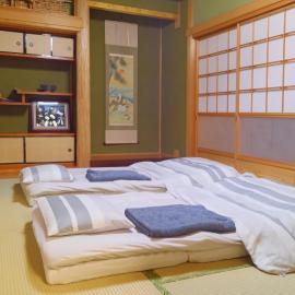 四万十川傍にある日本家屋まるごと「貸切宿　ほとり」，位于四万十市的酒店