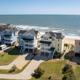 Surfside Retreat 7 Bedroom by KEES Vacations，位于巴克斯顿的酒店