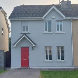 3 bed semi-detached house in a quite estate，位于Bruff的酒店