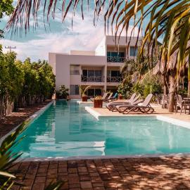 78796 Cozy unit by the Pool, Fiber Optic, 70m to Ocean，位于普罗格雷索的酒店