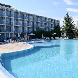 Balaton Hotel，位于阳光海滩的酒店