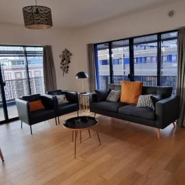 BEL APPARTEMENT MODERNE avec TERRASSE AC CLIMATISATION- PARKING with additionnal fees，位于斯特拉斯堡的酒店