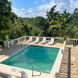 Retreat Guest House，位于法尔茅斯的酒店