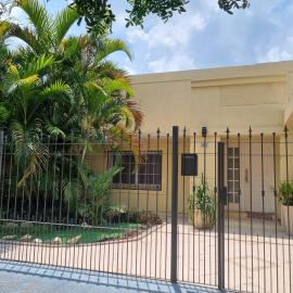 LA CASONA, con pileta y garage，位于罗克萨恩斯培尼亚总统城的酒店