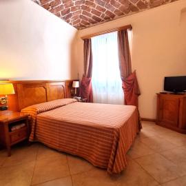 Hotel Acqui & Centro Benessere，位于阿奎泰尔梅的酒店