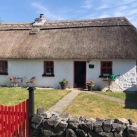 Dream Cottage，位于Ballintober的酒店