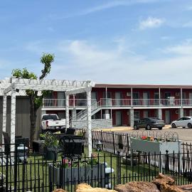 Midtown Inn & Suites，位于拉洪塔的酒店